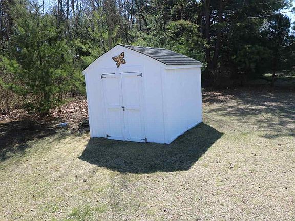 3rd image of 3 Loriann Dr
