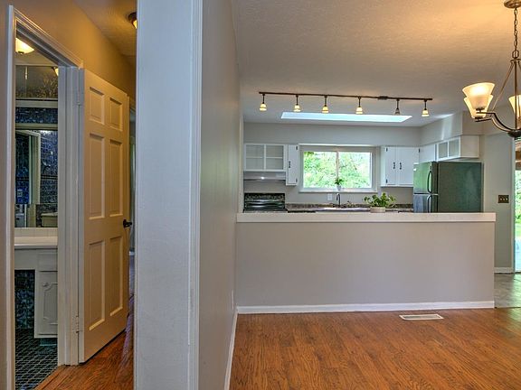 5th image of 731 Rockford Dr