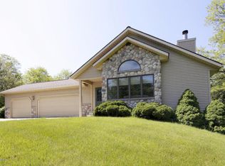 58016 Hill Dr, Paw Paw, MI 49079