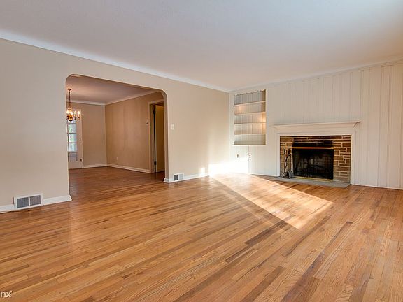 3rd image of 165 Mill Creek Ln
