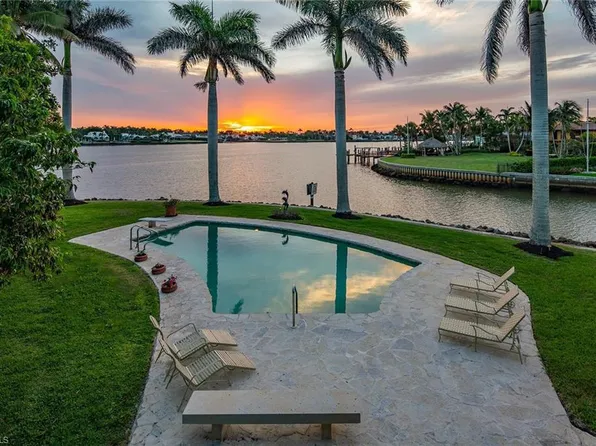 2655 Tarpon RD, NAPLES, FL 34102