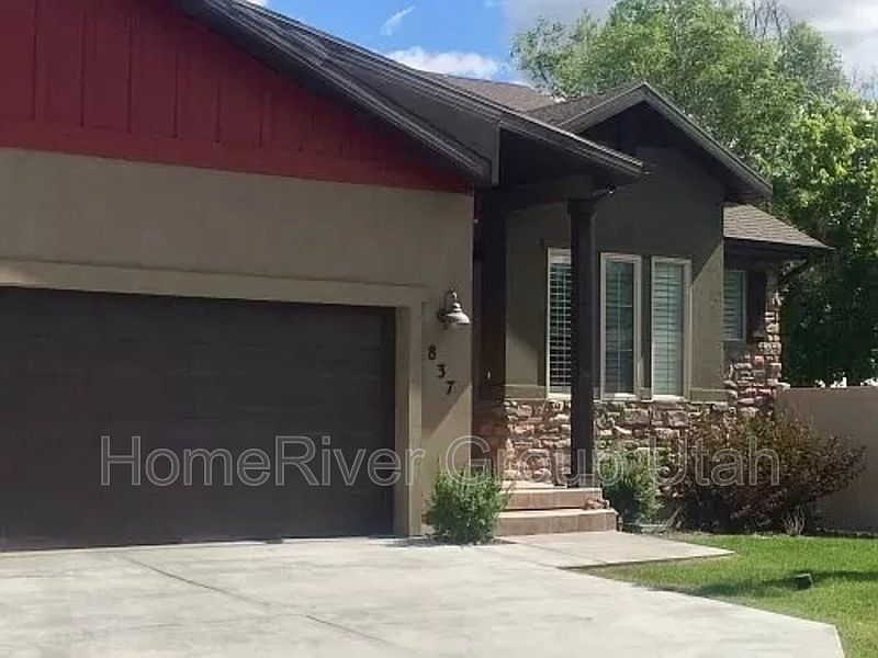 1st image of 837 E Olivia Ct