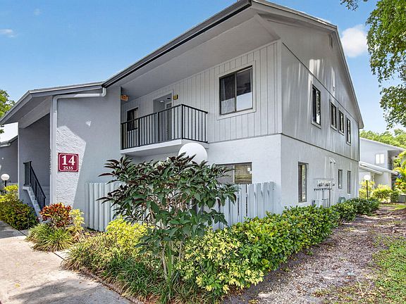 2nd image of 2535 SW 22nd Avenue #103