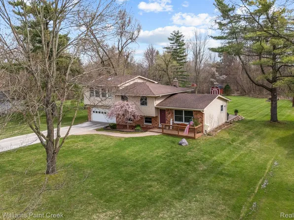 7466 Lindrath St, Washington, MI 48094
