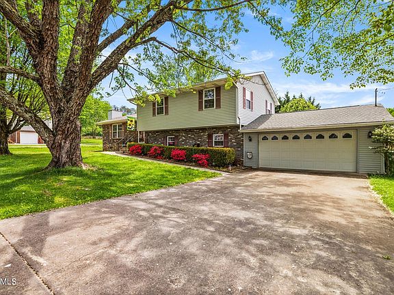 3rd image of 2417 Southview Dr