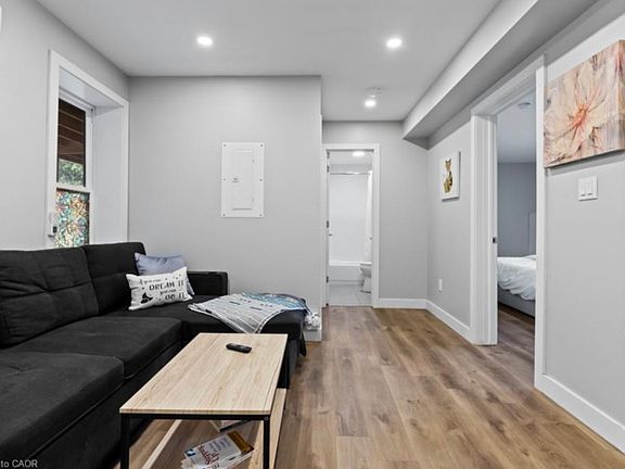 5th image of 168-164 Picton St E #1