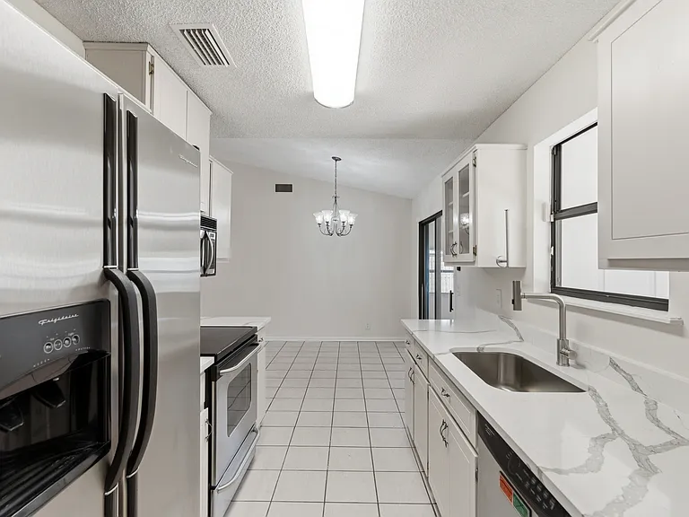 404 Westgate Cir — Photo 18