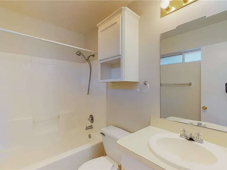 1511 Hollowhill Dr #C — Photo 28