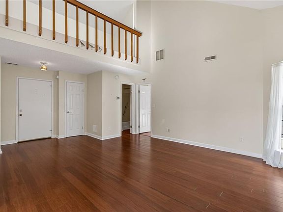 4th image of 423 Harbour Point APT 304