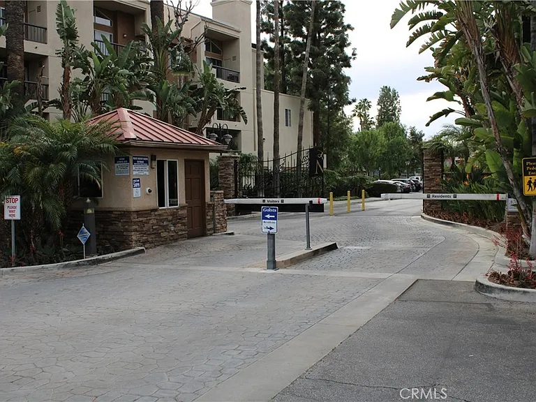 21520 Burbank #211 — Photo 13