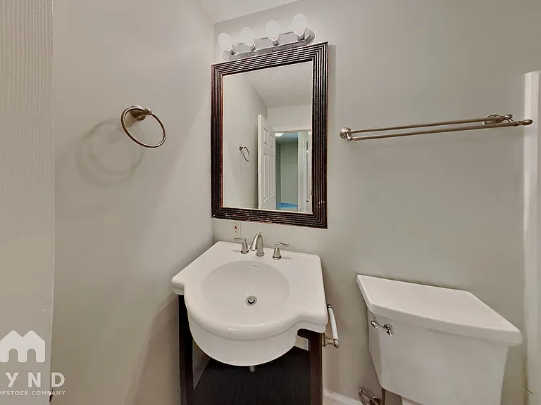 8224 Wynewood Ct — Photo 15