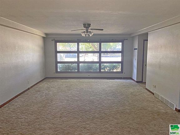 2nd image of 318 W 9th St