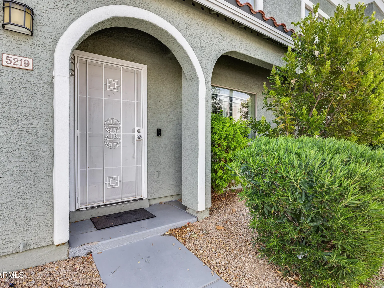 4 bed, 3.0 bath, 2004 sqft, $2,500 — Photo 1