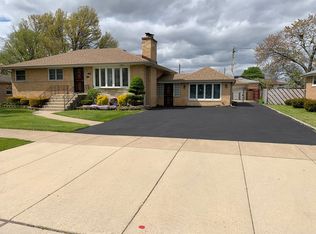 7030 W 81st Pl, Burbank, IL 60459