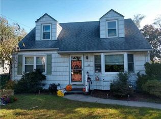 49 Merokee Pl, Farmingdale, NY 11735