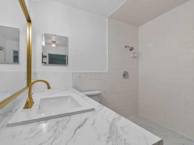 6821 NW 39th Ave — Photo 15
