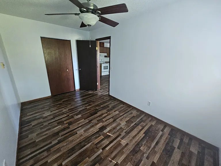 1097 Oakview Dr — Photo 7