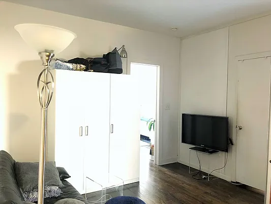 Rented by Dynamik Realty | media 21