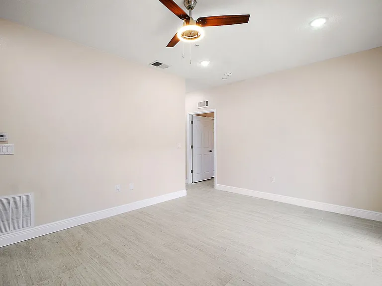 201 N Dewey St #202 — Photo 11