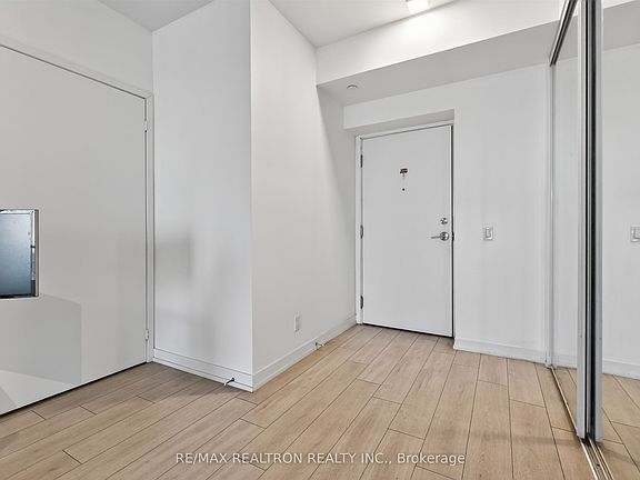 4th image of 950 Portage Pkwy #5901