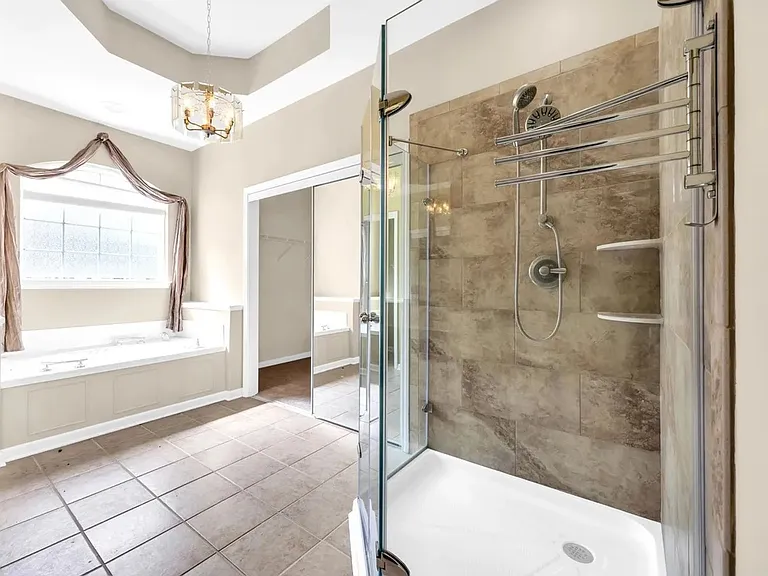 414 Carriage Lake Dr — Photo 15