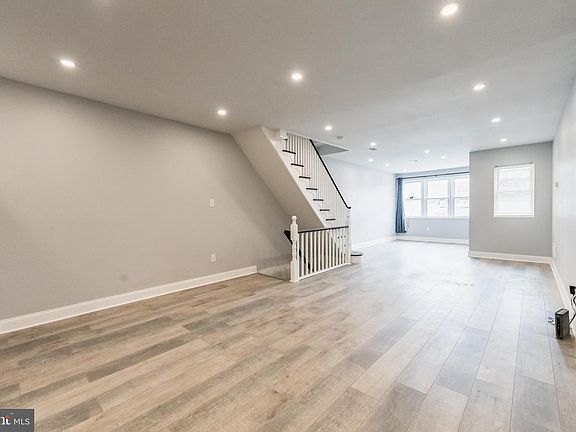 2nd image of 4317 Sheffield Ave