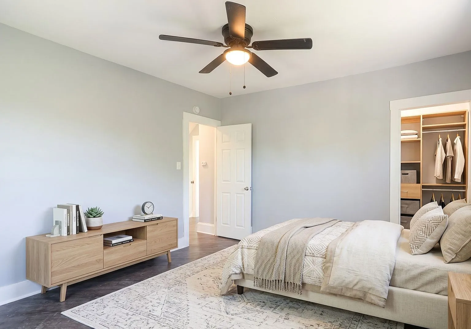 Large 4 bedroom 1.5 bathroom- EDEN and CMHA Section 8 Welcomed. — Photo 2