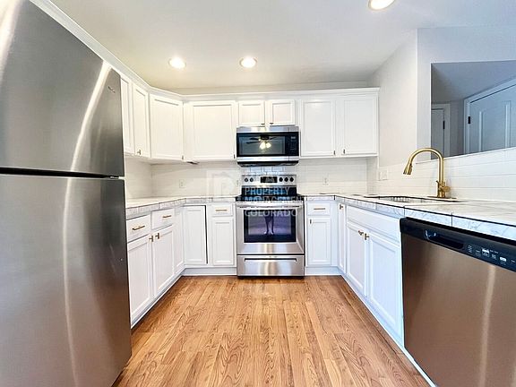 5th image of 451 Riva Ridge Dr