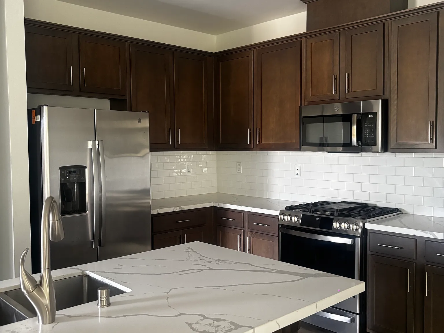 4 bed, 1888 sqft, $3,800 — Photo 4