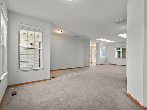 4th image of 1534 W Cadillac Cir