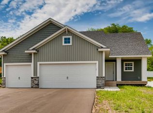 9112 Hamlet Ave S, Cottage Grove, MN 55016