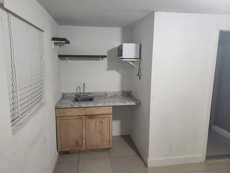 8518 Woodlake Dr #2 — Photo 37