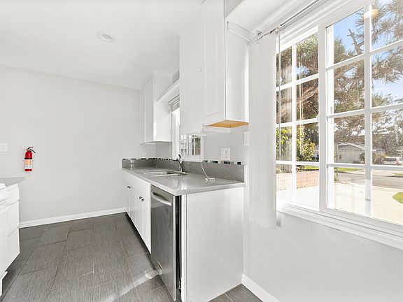 3rd image of 1217 W 187th Pl