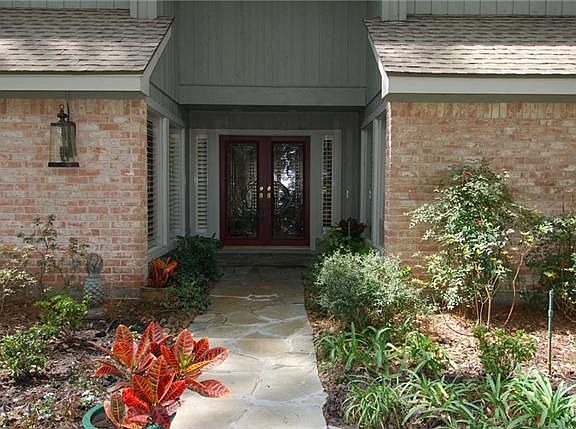 3rd image of 2402 Oakbank Dr