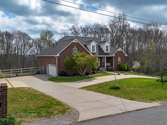 4th image of 2060 Hickory Dr