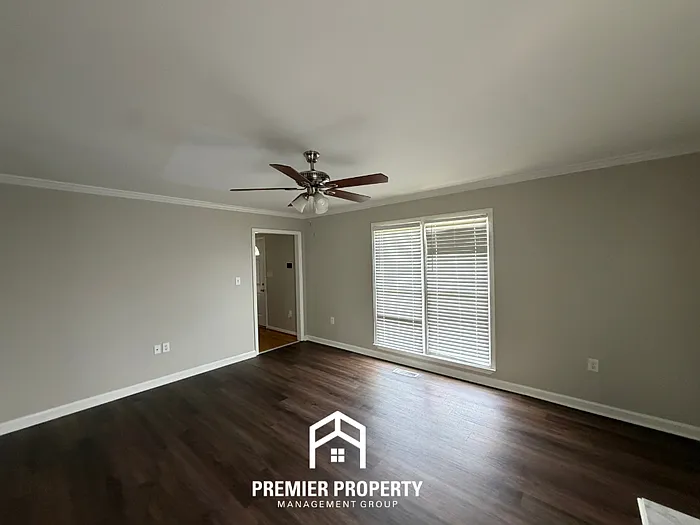 7118 Roundstone Dr — Photo 2