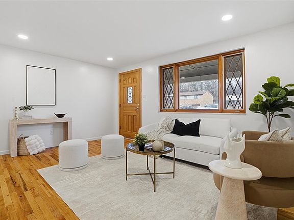 5th image of 3464 Pleasantvue Dr