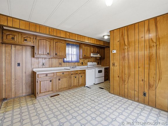 35th image of 1503 S 262nd West Pl