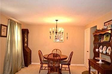 4th image of 33 Meadowbrook Ave
