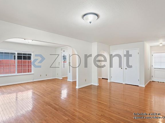 5th image of 2809 Sargent Ave