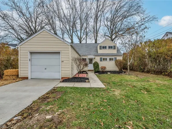 29117 W Willowick Dr, Eastlake, OH 44095