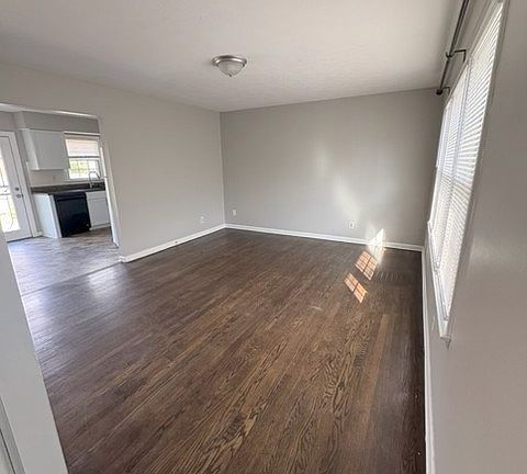 2nd image of 4909 Rossmoor Dr