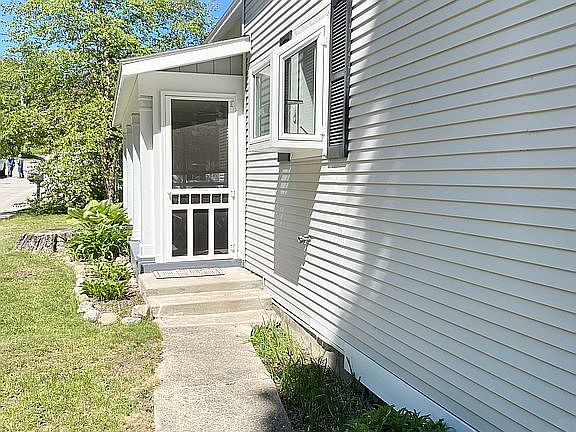 2nd image of 218 S Shabwasung St