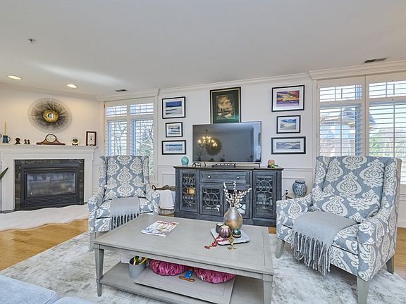 4th image of 20 Northwood Dr Unit 303