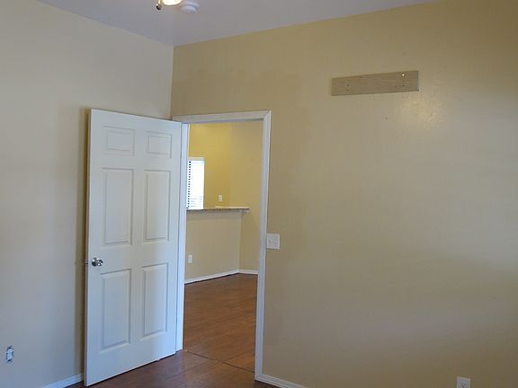 3rd image of 536 SW 31st St