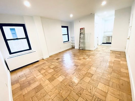 3rd image of 213 E 37th St #5G