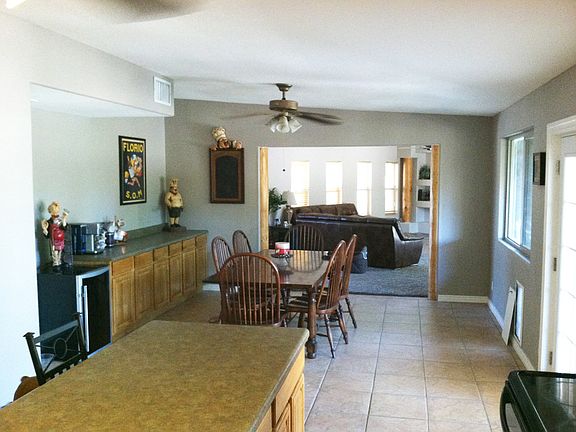 Kitchen & Dining Room lookin