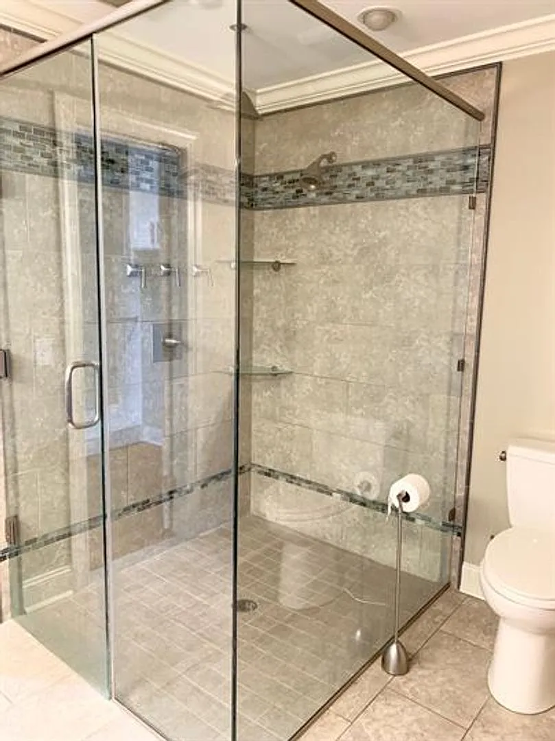 Your Dream Home Awaits in Huntsville's Medical District! — Photo 4