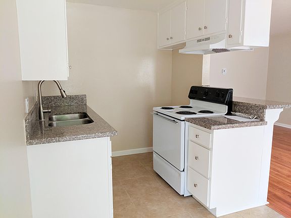3rd image of 2851 Montrose Ave APT B3