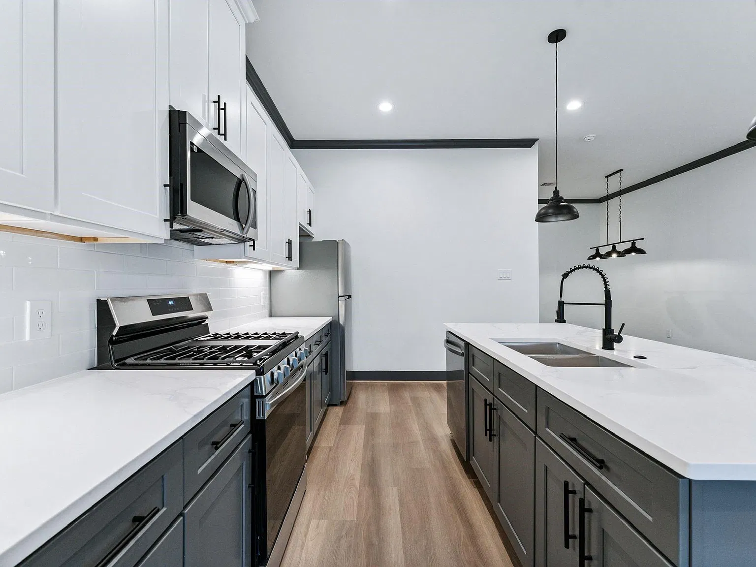 3 bed, 2.0 bath, 1248 sqft, $1,900 — Photo 4